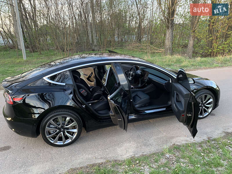 Седан Tesla Model 3 2019 в Ірпені