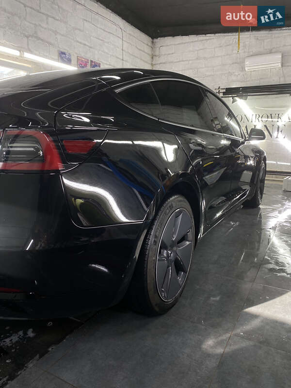 Седан Tesla Model 3 2023 в Тальном