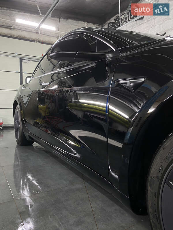 Седан Tesla Model 3 2023 в Тальном
