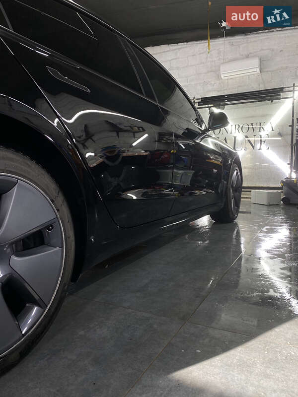 Седан Tesla Model 3 2023 в Тальном