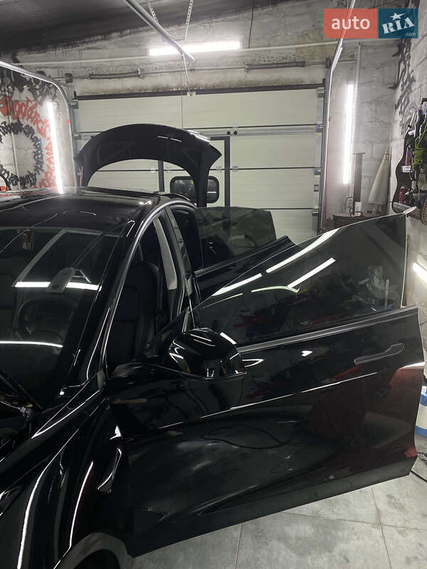 Седан Tesla Model 3 2023 в Тальном