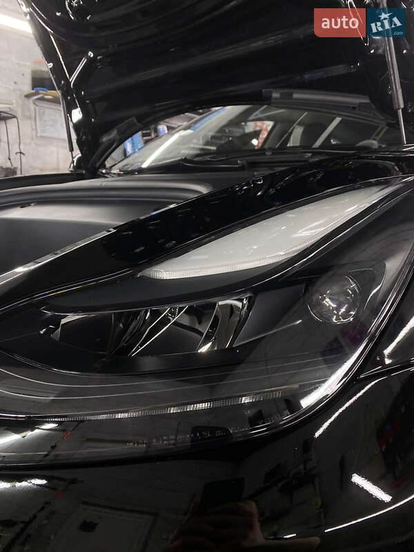 Седан Tesla Model 3 2023 в Тальном