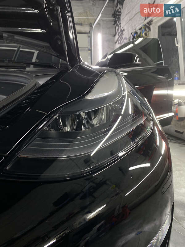 Седан Tesla Model 3 2023 в Тальном