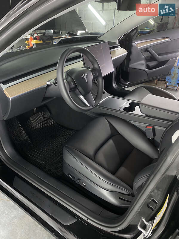Седан Tesla Model 3 2023 в Тальном