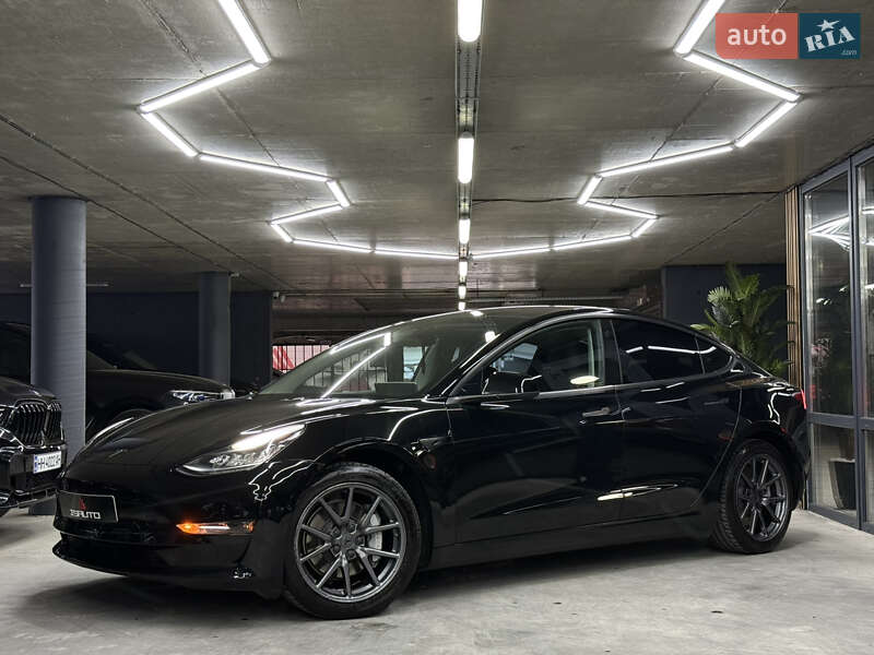 Седан Tesla Model 3 2018 в Одессе