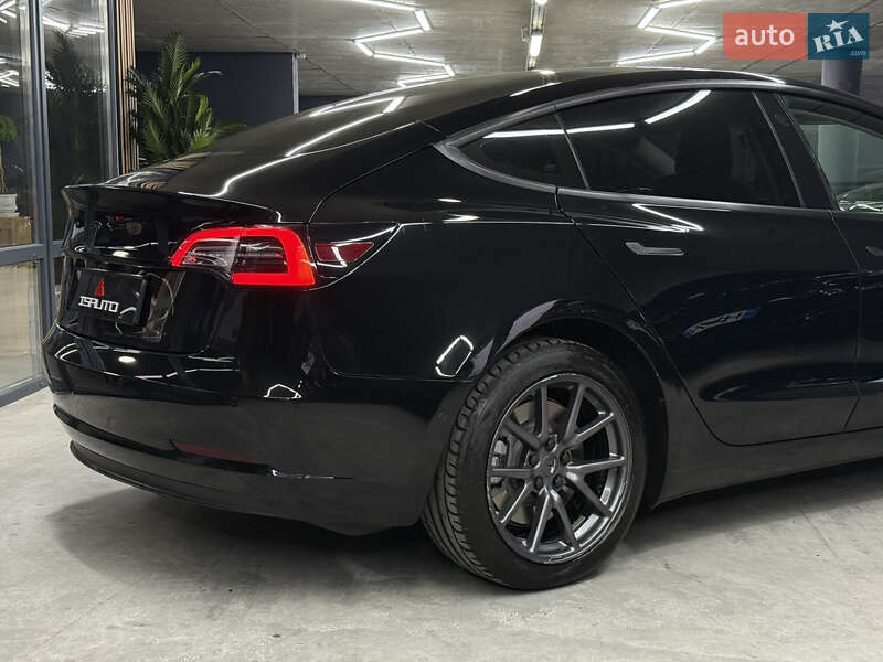 Седан Tesla Model 3 2018 в Одессе