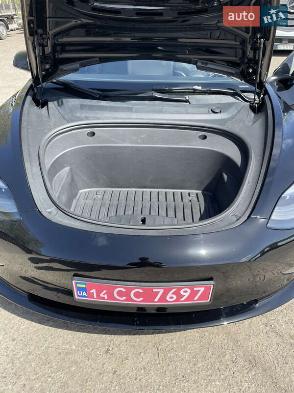 Седан Tesla Model 3 2022 в Самборі