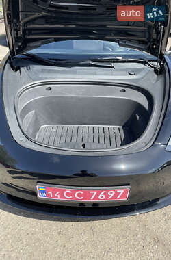 Седан Tesla Model 3 2022 в 