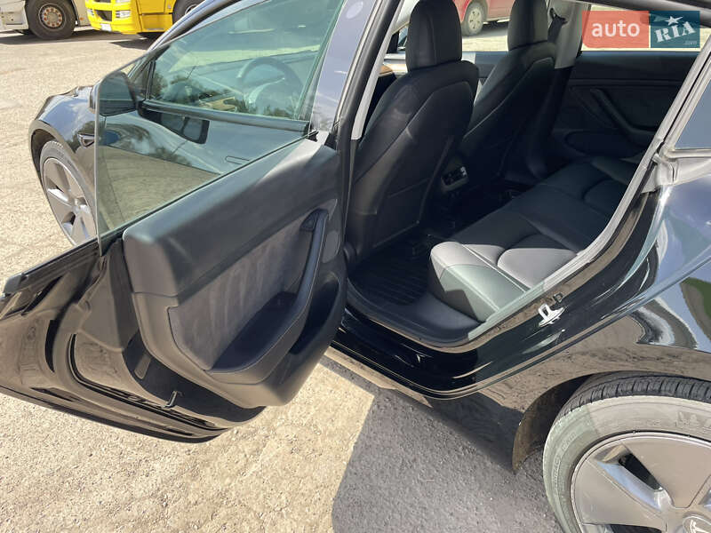 Седан Tesla Model 3 2022 в Самборі