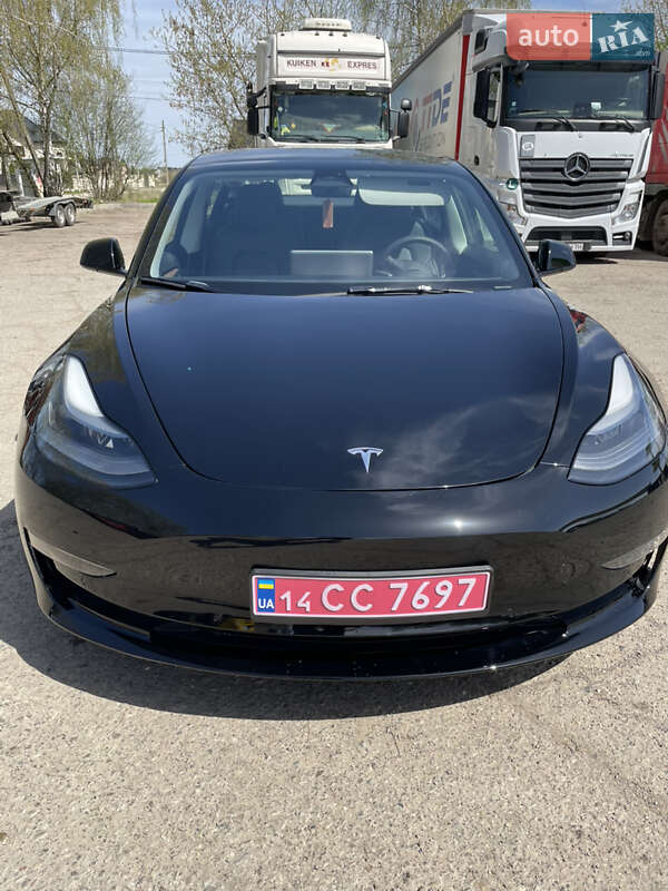 Седан Tesla Model 3 2022 в Самборі