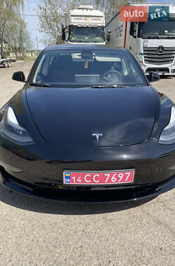 Седан Tesla Model 3 2022 в 
