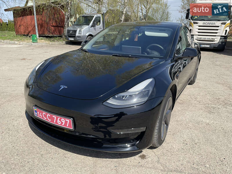 Седан Tesla Model 3 2022 в Самборі