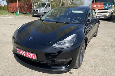 Седан Tesla Model 3 2022 в 