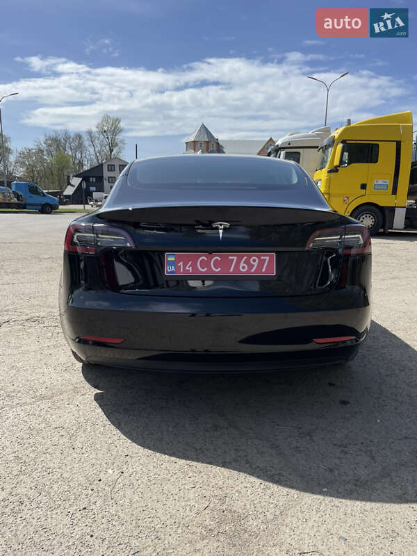 Седан Tesla Model 3 2022 в Самборі