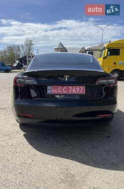 Седан Tesla Model 3 2022 в 
