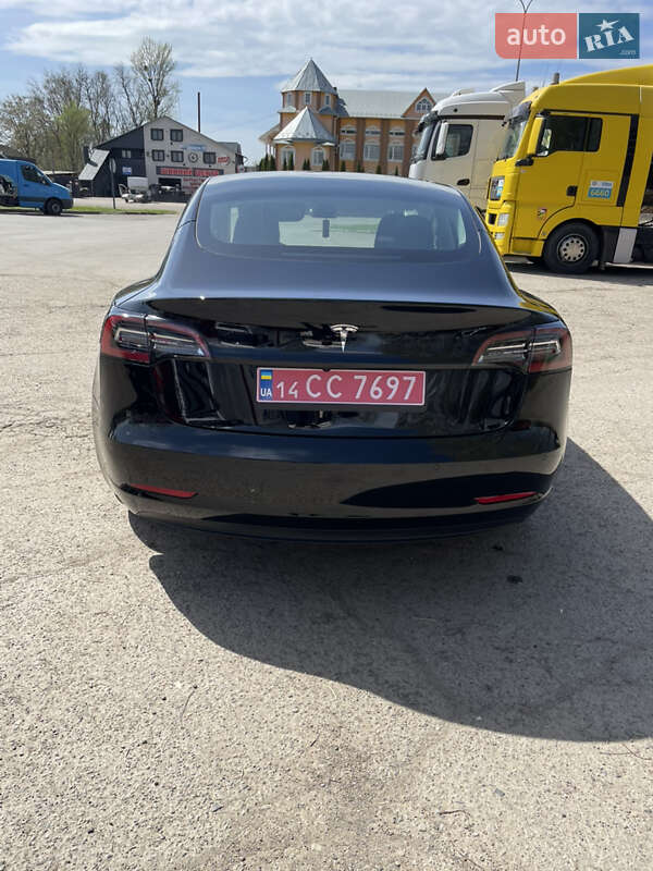 Седан Tesla Model 3 2022 в Самборі