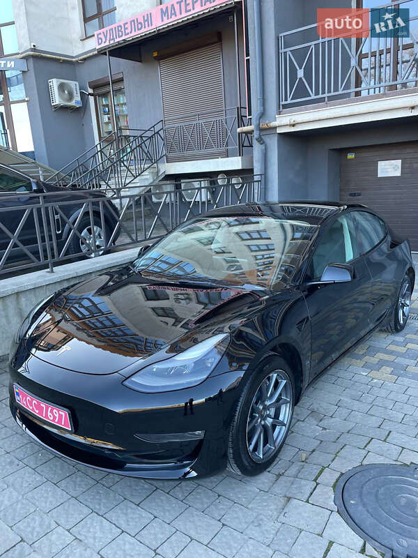 Седан Tesla Model 3 2022 в Самборі
