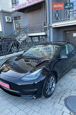 Седан Tesla Model 3 2022 в 