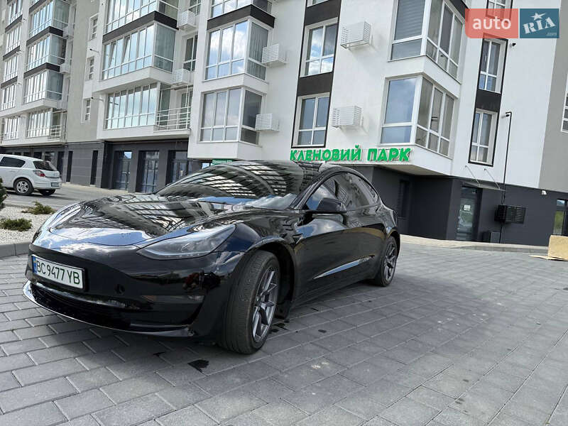 Седан Tesla Model 3 2023 в Трускавце
