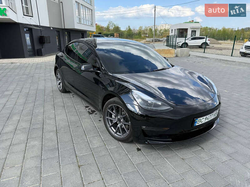 Седан Tesla Model 3 2023 в 