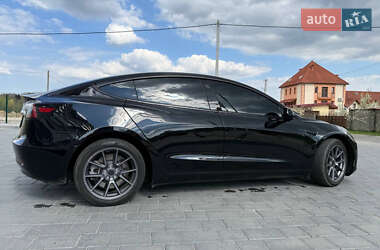 Седан Tesla Model 3 2023 в 