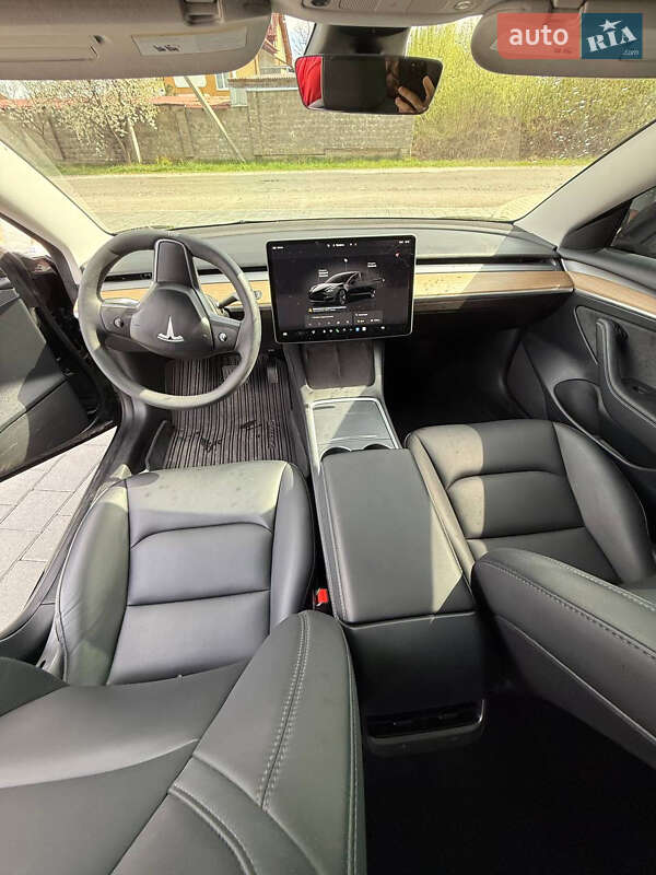 Седан Tesla Model 3 2023 в Трускавце