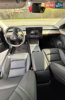 Седан Tesla Model 3 2023 в 
