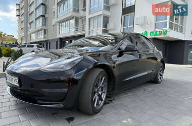 Седан Tesla Model 3 2023 в 