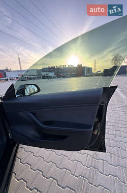 Седан Tesla Model 3 2019 в 