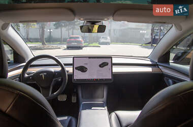 Седан Tesla Model 3 2021 в 