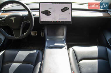 Седан Tesla Model 3 2021 в 
