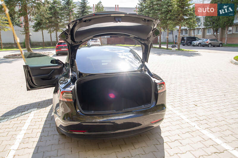 Седан Tesla Model 3 2021 в Тернополе