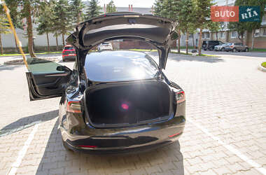 Седан Tesla Model 3 2021 в 