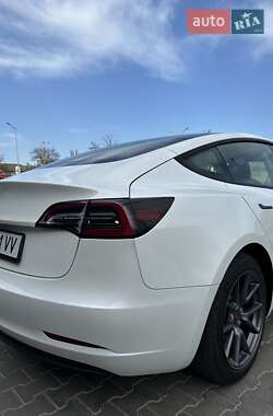 Седан Tesla Model 3 2022 в 
