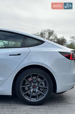 Седан Tesla Model 3 2022 в 