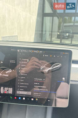 Седан Tesla Model 3 2022 в 