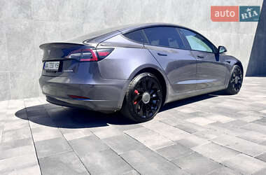 Седан Tesla Model 3 2022 в 