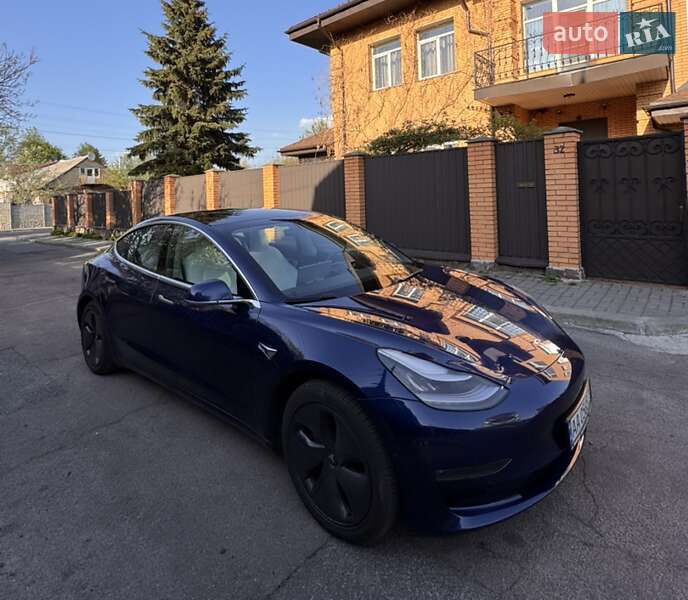 Седан Tesla Model 3 2019 в 