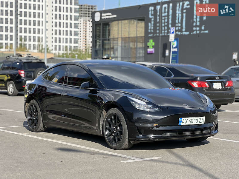 Седан Tesla Model 3 2019 в 