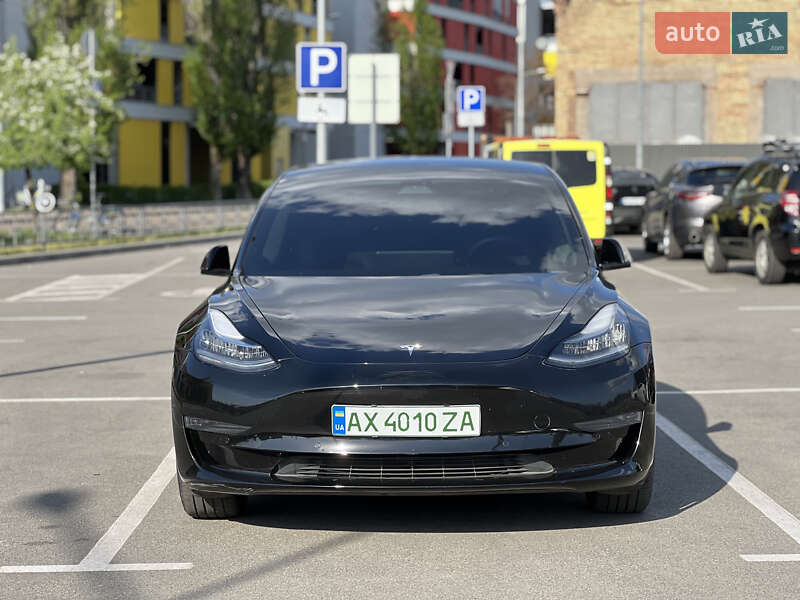 Седан Tesla Model 3 2019 в Киеве