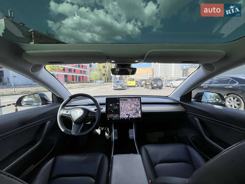 Седан Tesla Model 3 2019 в Киеве