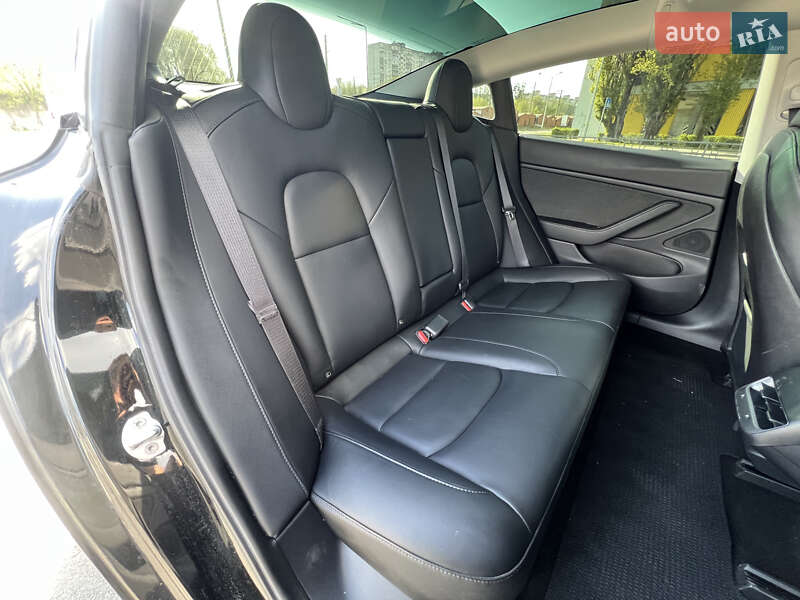 Седан Tesla Model 3 2019 в Киеве