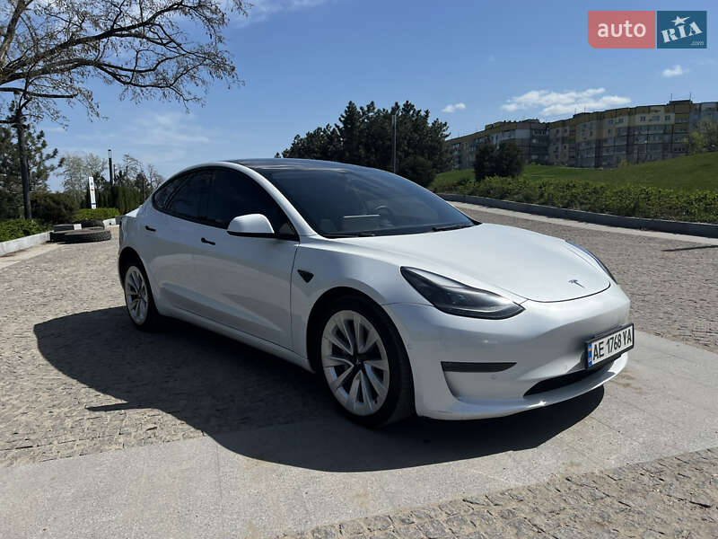 Седан Tesla Model 3 2022 в Днепре