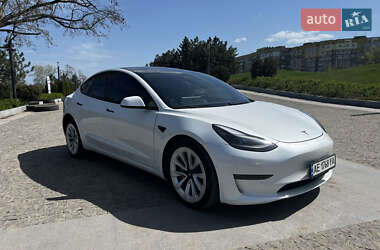 Седан Tesla Model 3 2022 в 