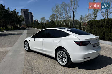 Седан Tesla Model 3 2022 в 