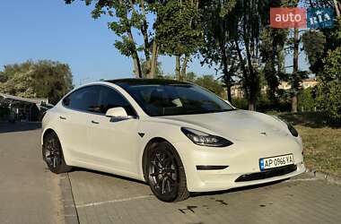 Седан Tesla Model 3 2019 в 