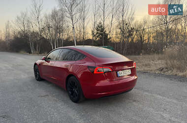 Седан Tesla Model 3 2021 в 