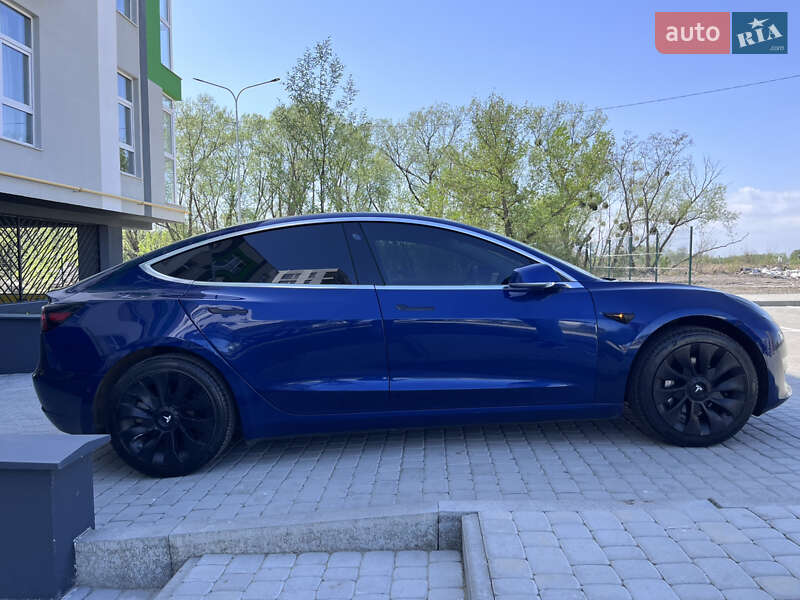 Седан Tesla Model 3 2019 в Львове