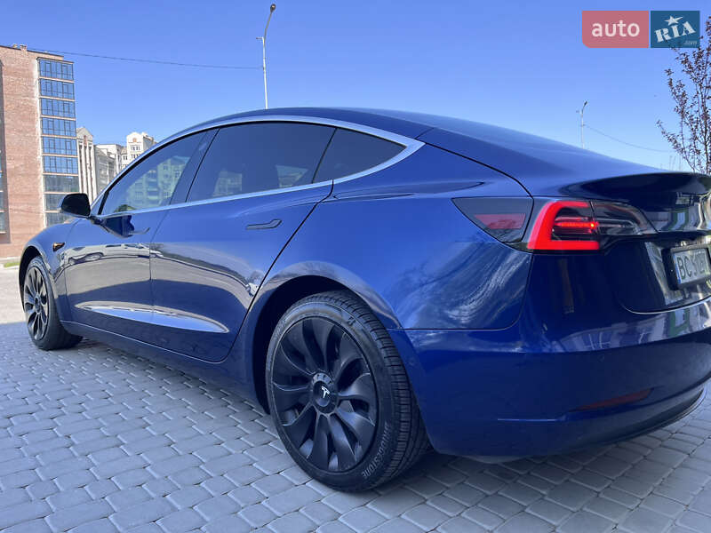 Седан Tesla Model 3 2019 в Львове