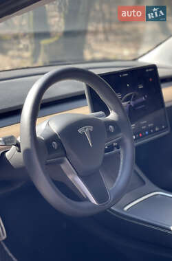 Седан Tesla Model 3 2022 в 